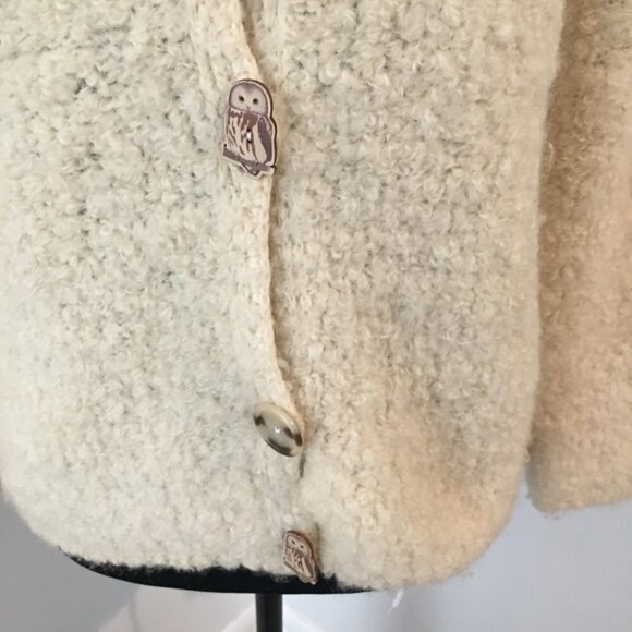 MOON GRAY Vintage Off White Boucle Knit Sweater Cardigan Wood Buttons Medium 4 - Picture 7 of 9